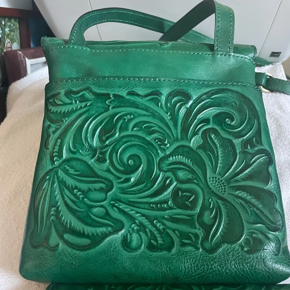 Patricia Nash Xbody & Wallet - Picture 3 of 10